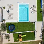 Nacle With Heated Pool And Large Playground Near Omis And Split *