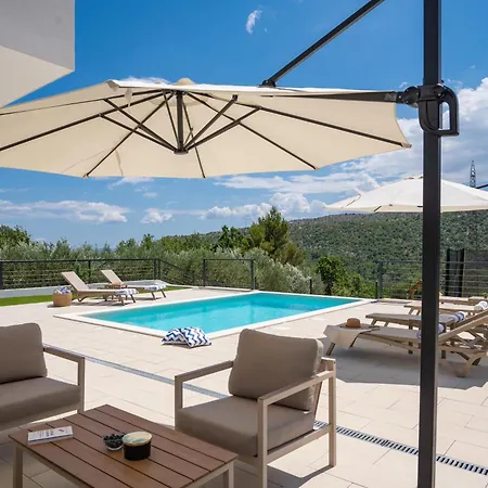 New! Modern Nacle With Heated Pool 别墅 Duće