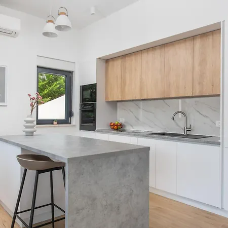 New! Modern Nacle With Heated Pool