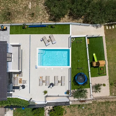 فيلة Nacle With Heated Pool And Large Playground Near Omis And Split *