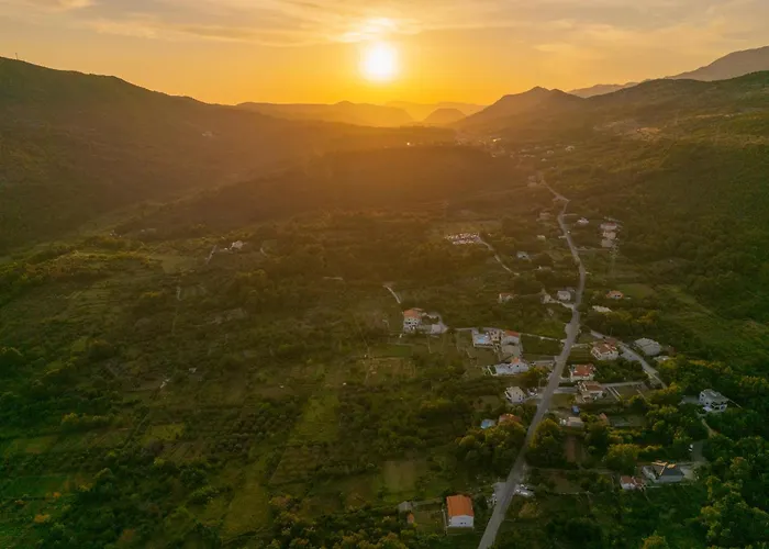 Nacle With Heated Pool And Large Playground Near Omis And Split Duće