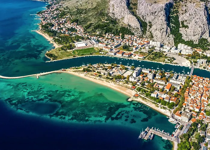 Nacle With Heated Pool And Large Playground Near Omis And Split فيلة