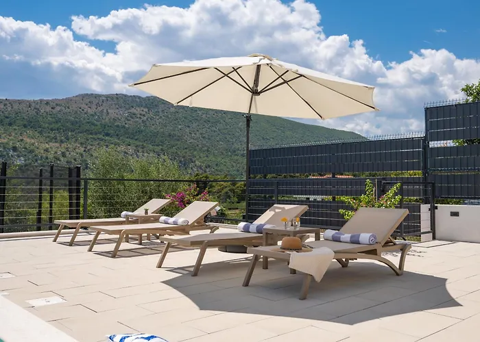 Nacle With Heated Pool And Large Playground Near Omis And Split فيلة *
