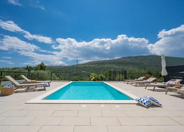 فيلة Nacle With Heated Pool And Large Playground Near Omis And Split *