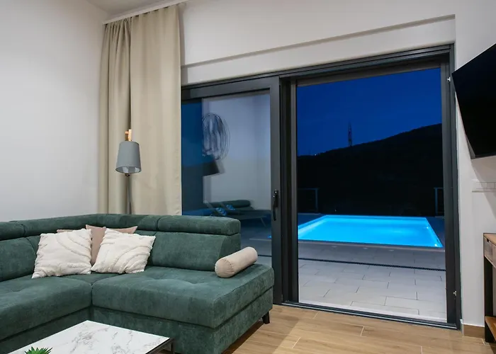فيلة Nacle With Heated Pool And Large Playground Near Omis And Split
