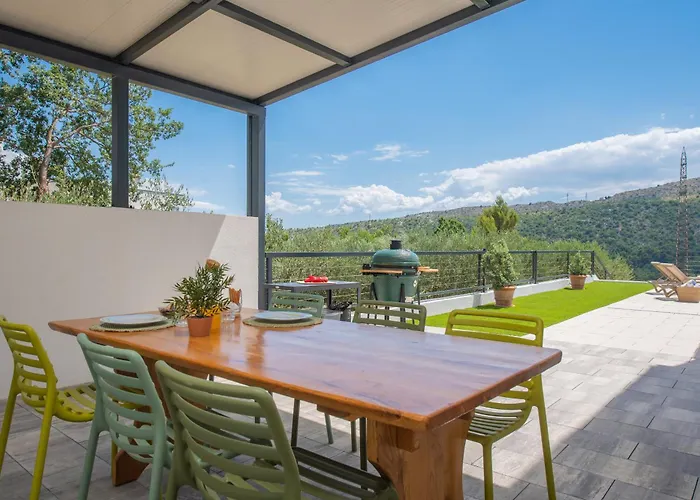 فيلة Nacle With Heated Pool And Large Playground Near Omis And Split *
