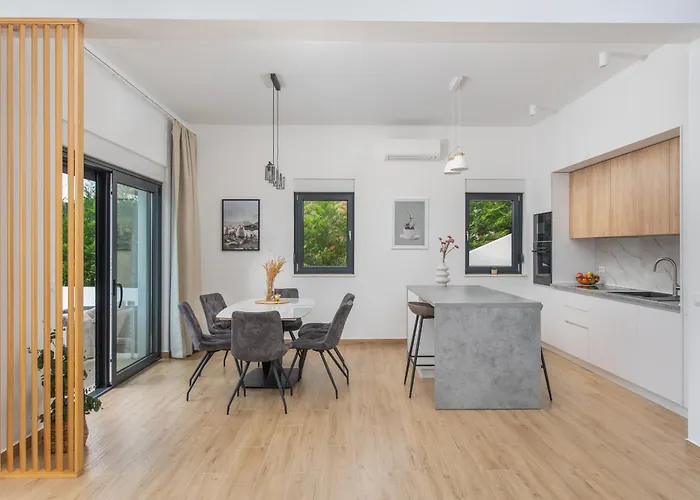 Nacle With Heated Pool And Large Playground Near Omis And Split *