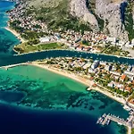 Nacle With Heated Pool And Large Playground Near Omis And Split Villa