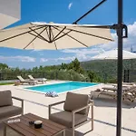 Nacle With Heated Pool And Large Playground Near Omis And Split Villa Duće