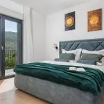Villa Nacle With Heated Pool And Large Playground Near Omis And Split *