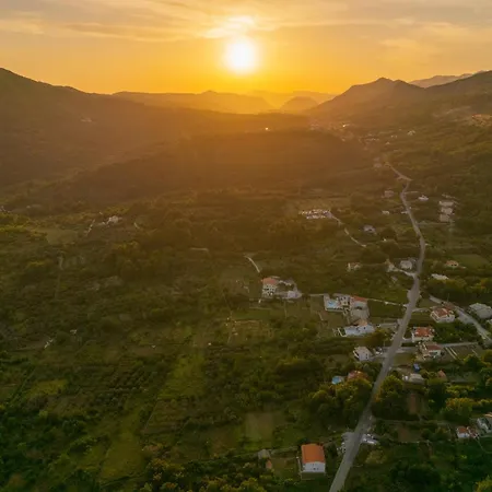 Nacle With Heated Pool And Large Playground Near Omis And Split Duće