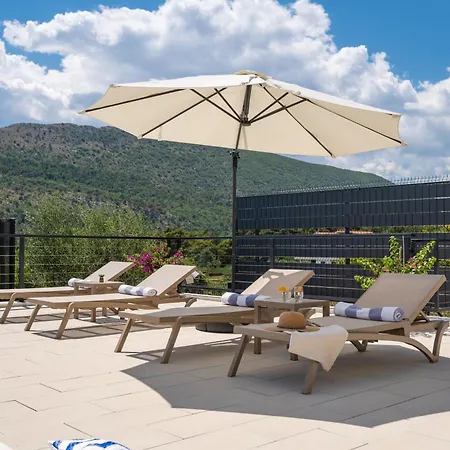 Nacle With Heated Pool And Large Playground Near Omis And Split Villa *