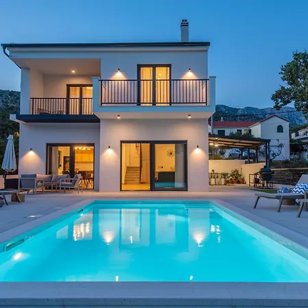 Villa Nacle With Heated Pool And Large Playground Near Omis And Split Duće