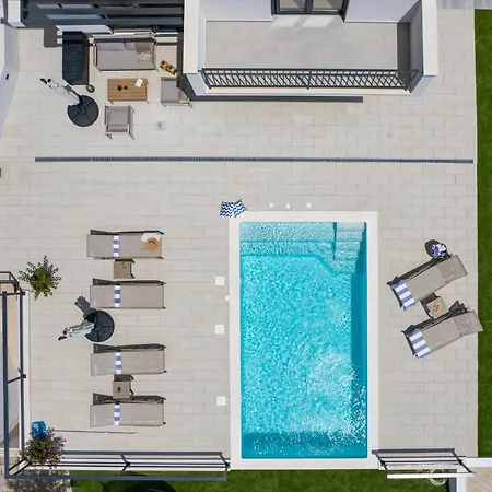 New! Modern Nacle With Heated Pool * Duće