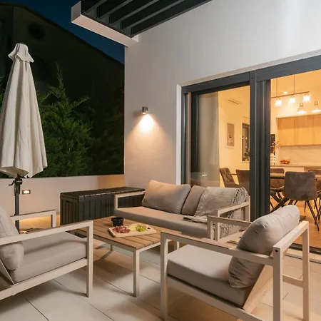 New! Modern Nacle With Heated Pool Villa Duće