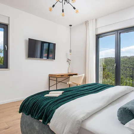 Nacle With Heated Pool And Large Playground Near Omis And Split *