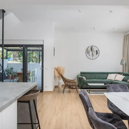 New! Modern Nacle With Heated Pool * Duće