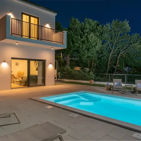 Nacle With Heated Pool And Large Playground Near Omis And Split Villa