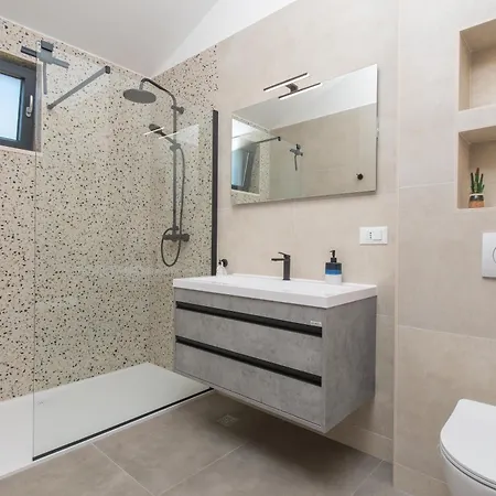 Nacle With Heated Pool And Large Playground Near Omis And Split Villa *