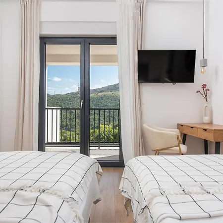 Nacle With Heated Pool And Large Playground Near Omis And Split Duće