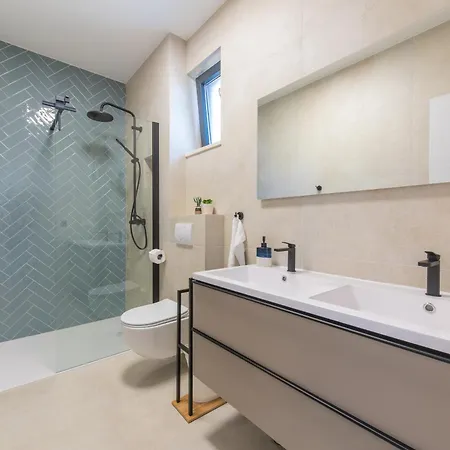Nacle With Heated Pool And Large Playground Near Omis And Split