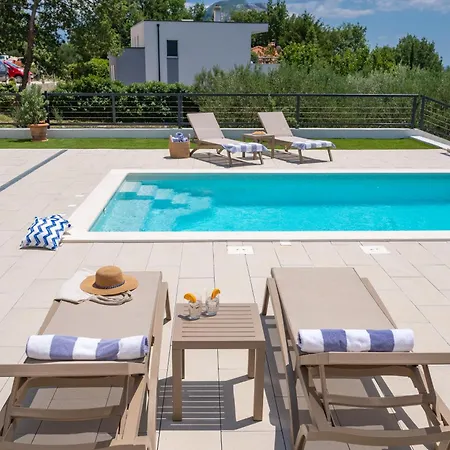 Villa Nacle With Heated Pool And Large Playground Near Omis And Split Duće