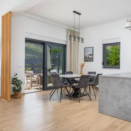 New! Modern Nacle With Heated Pool * Duće