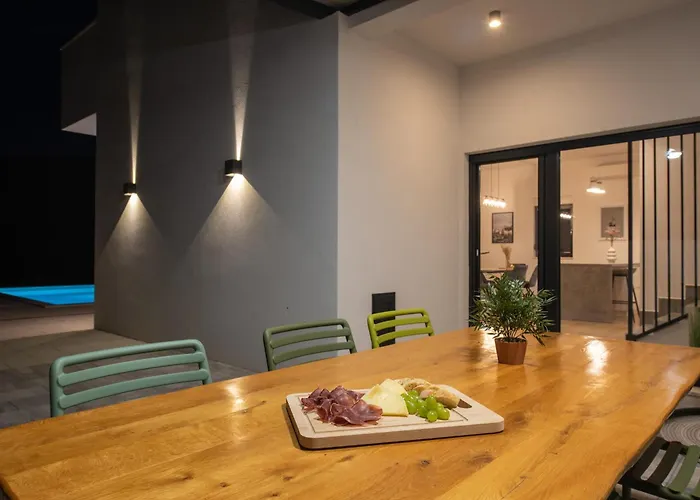 Villa New! Modern Nacle With Heated Pool