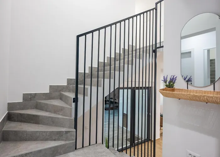 New! Modern Nacle With Heated Pool Villa *