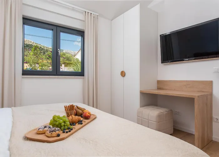 Villa New! Modern Nacle With Heated Pool Duće