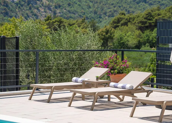 New! Modern Nacle With Heated Pool Duće