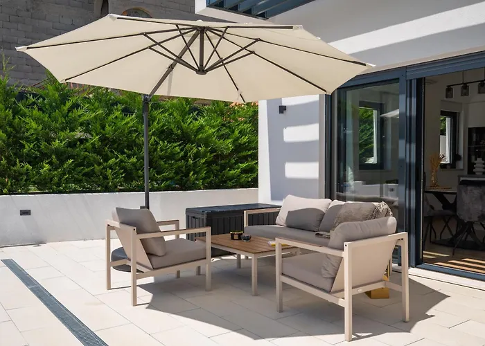 New! Modern Nacle With Heated Pool * Duće