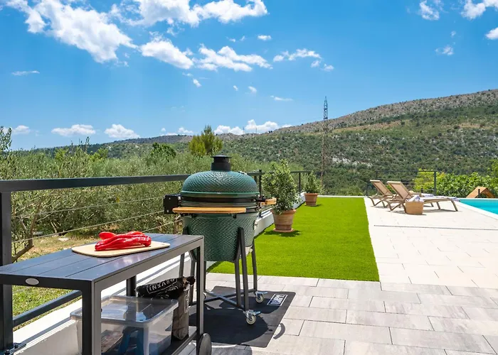 New! Modern Nacle With Heated Pool Duće